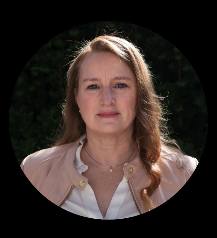 Dr.Angela Buckley
